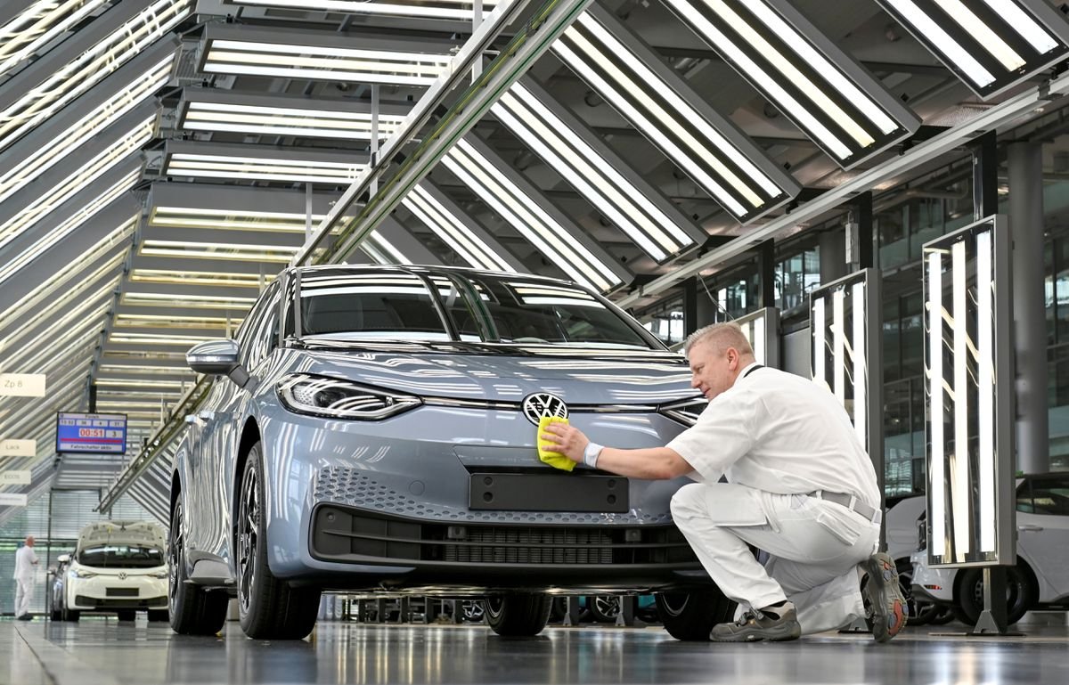 image VW to end sales of combustion engines in Europe by 2035