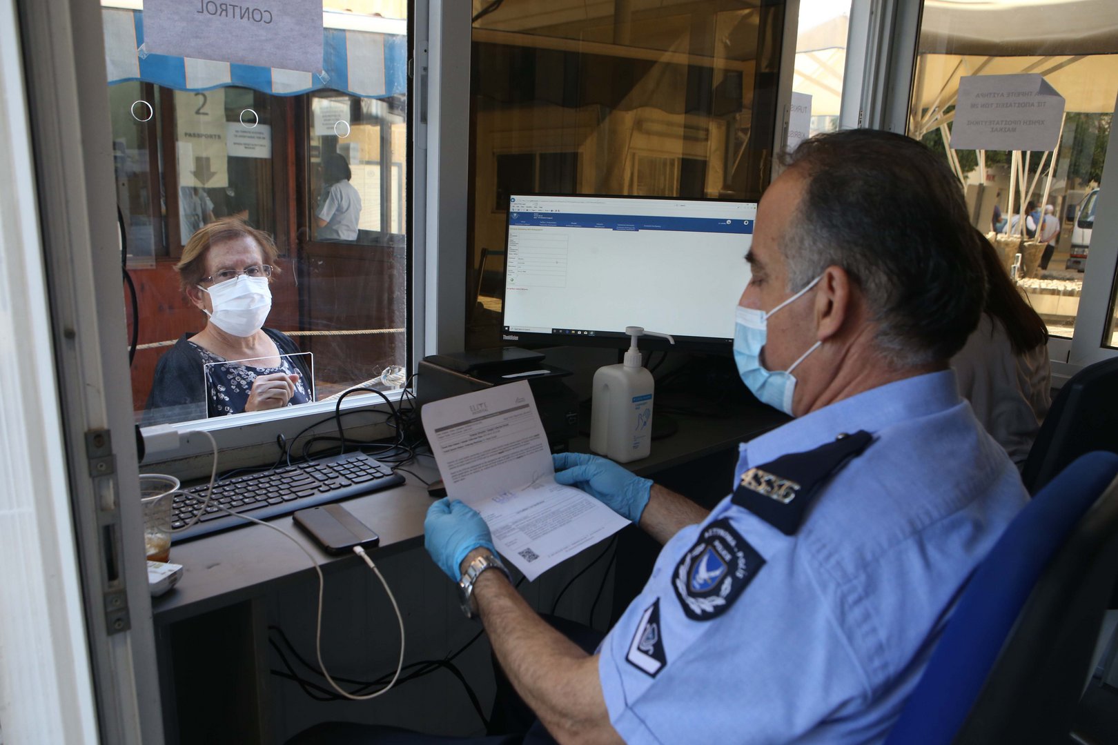 image Coronavirus: Rules for crossings to be tightened due to &#8216;dark red&#8217; status