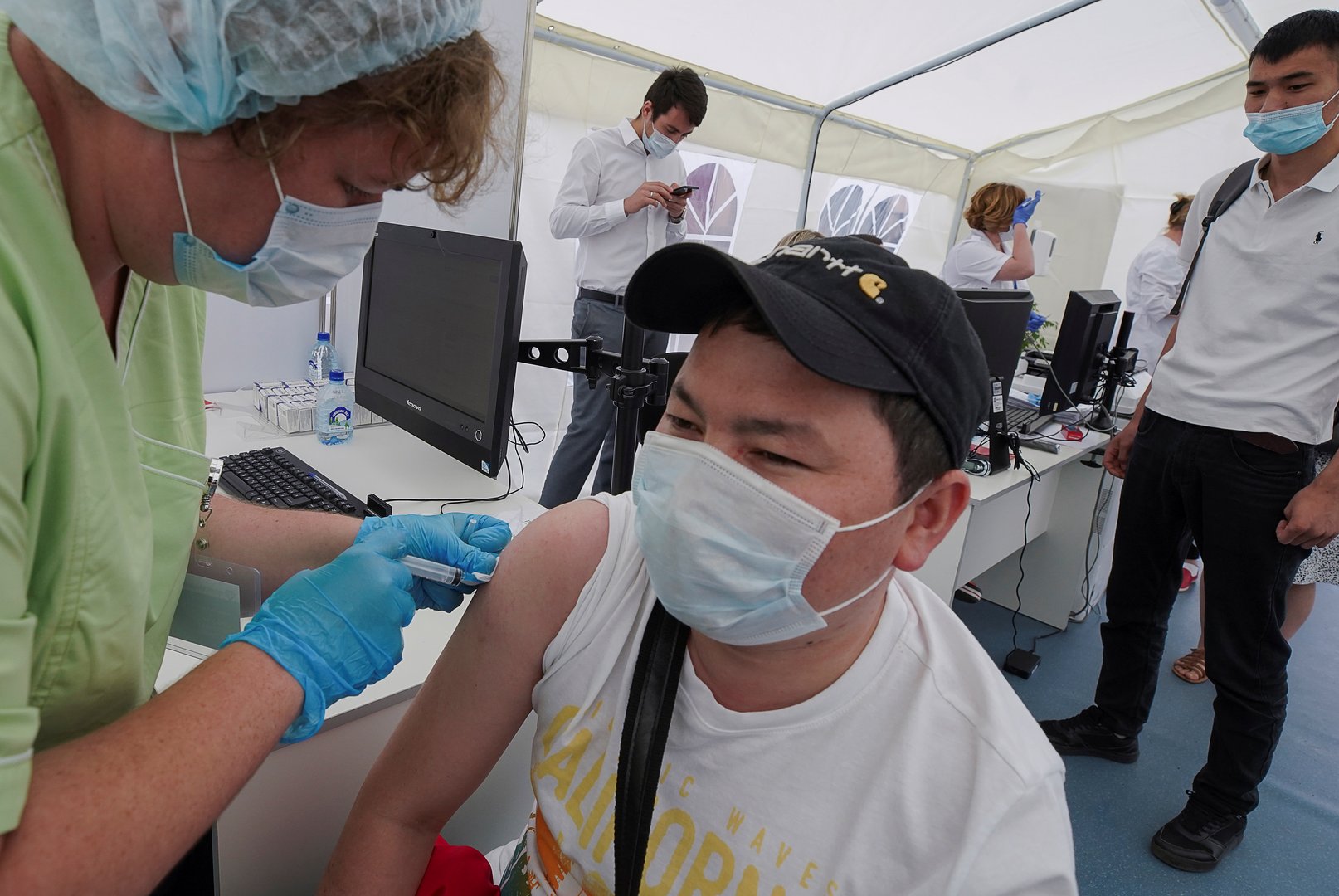 image Moscow begins booster vaccine campaign as Russia’s COVID-19 cases surge