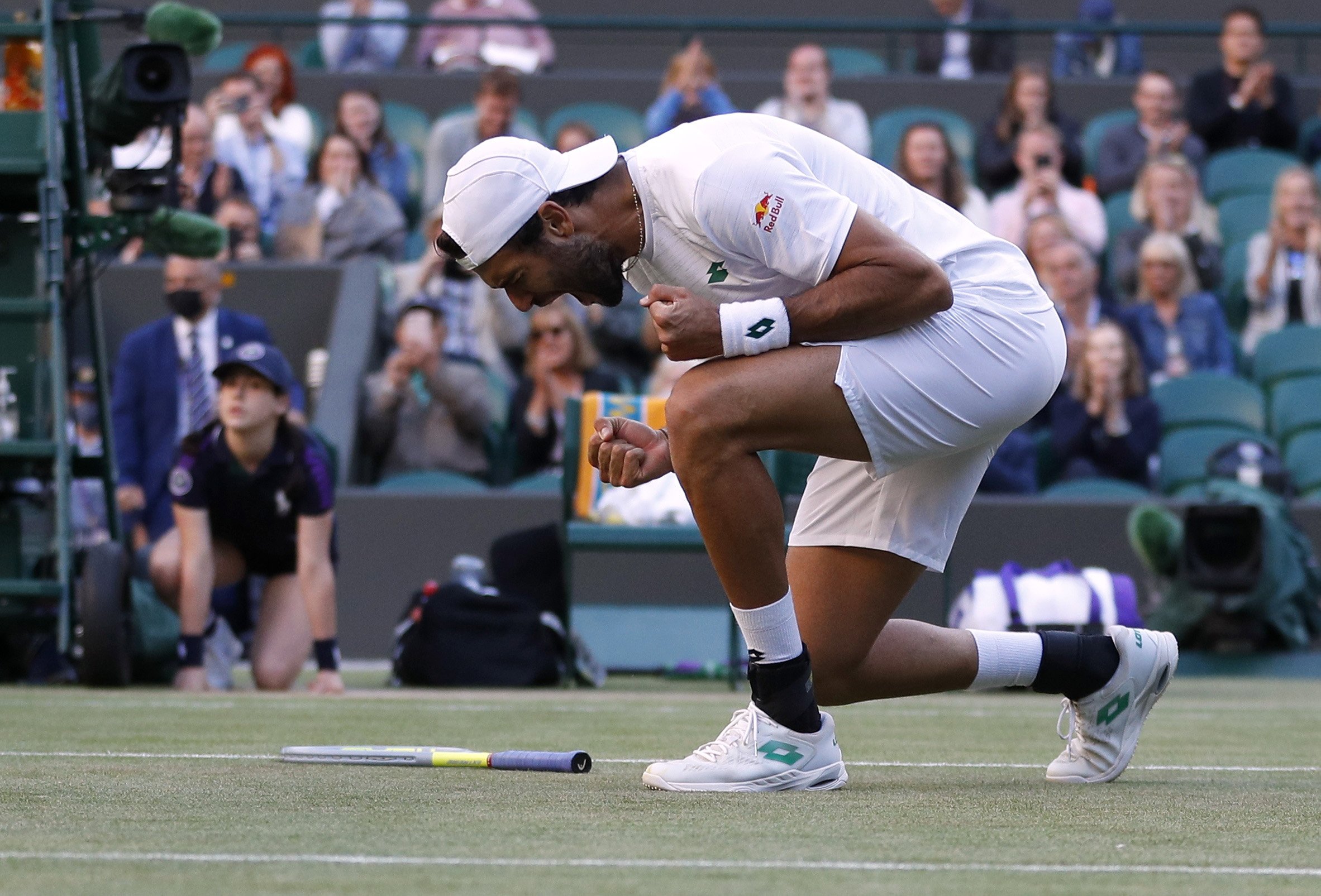 image Italian Berrettini powers into Wimbledon semi-finals