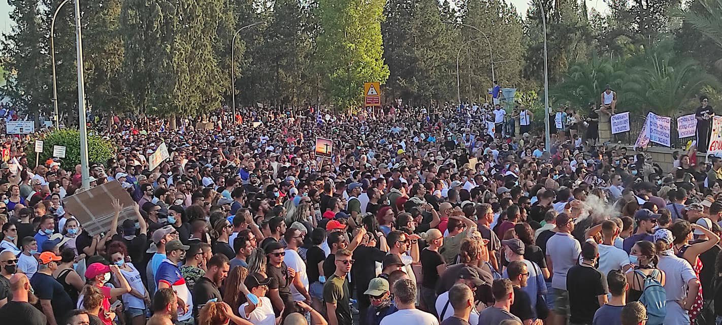 image Coronavirus: Thousands protest outside palace over SafePass (with raw video footage) (Updated)