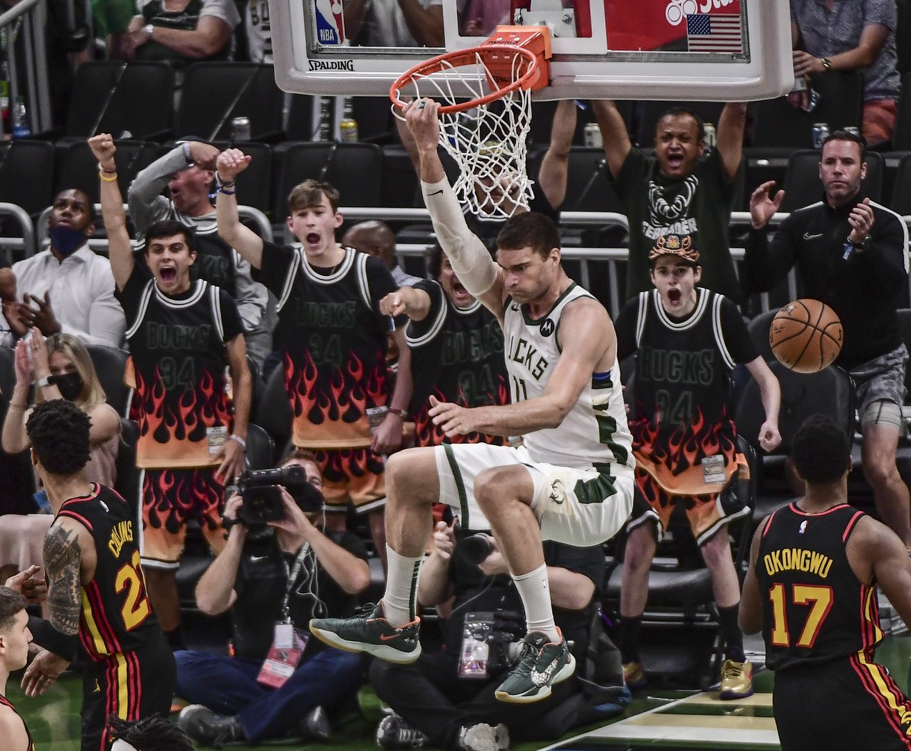image With Giannis sidelined, Bucks top Hawks for 3-2 series edge