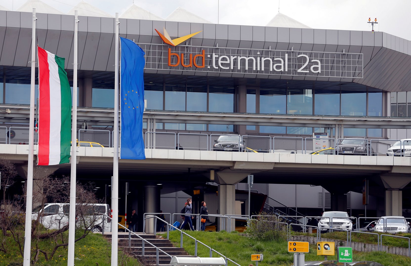 image Hungary government offers to buy Budapest airport