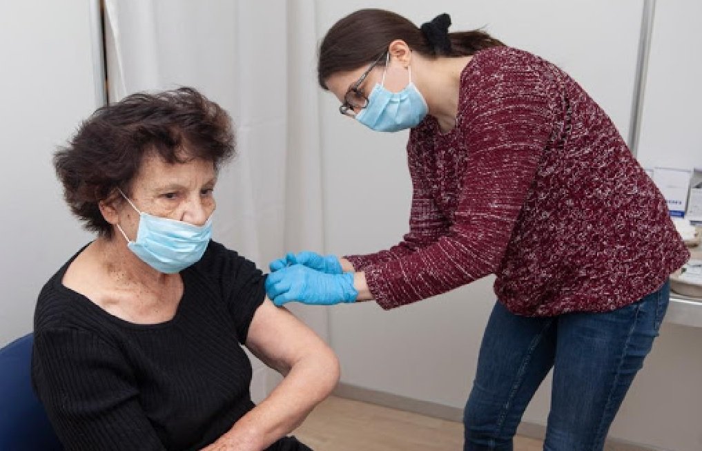 image Coronavirus: Close to 25,000 receive fourth jab