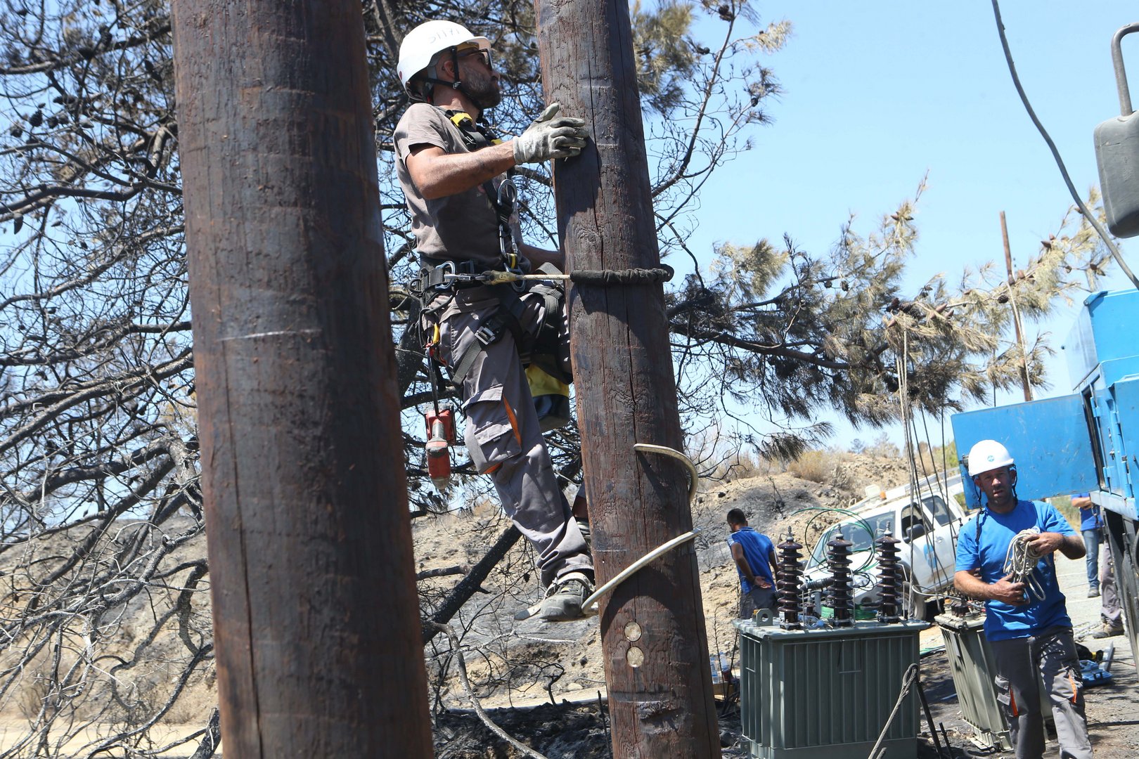 image EAC working flat out to restore power to fire-hit areas
