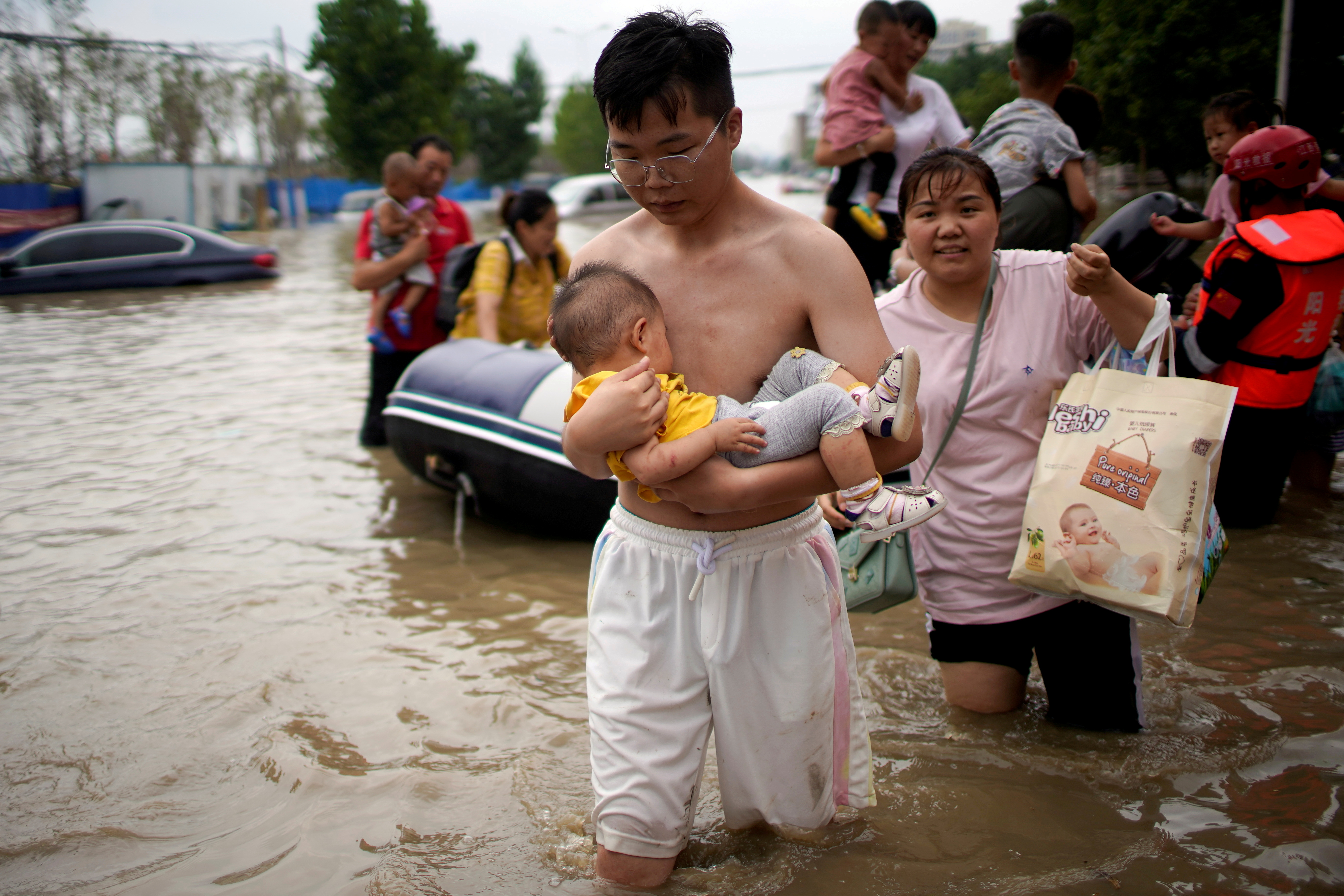 image Extreme weather renews focus on climate change as scientists update forecasts