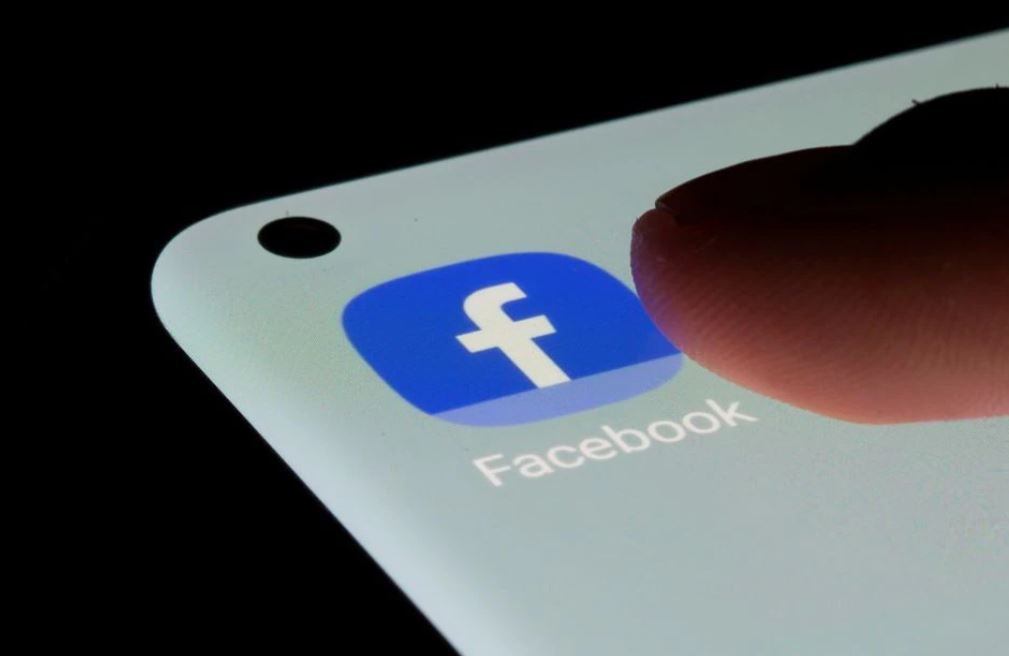 image Google, Facebook set to squash initial iOS fears
