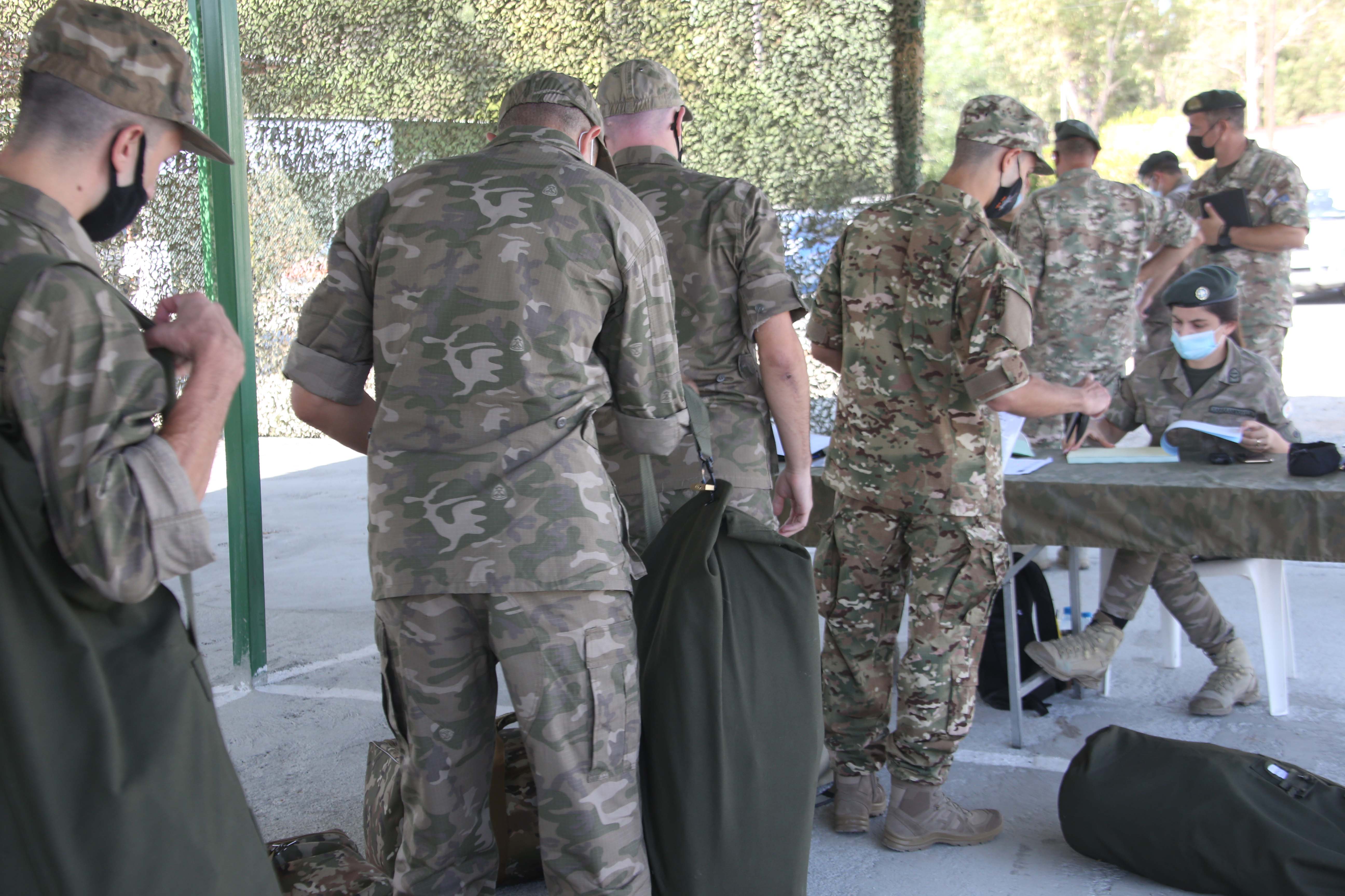 image 30 new recruits get food poisoning from first army meal