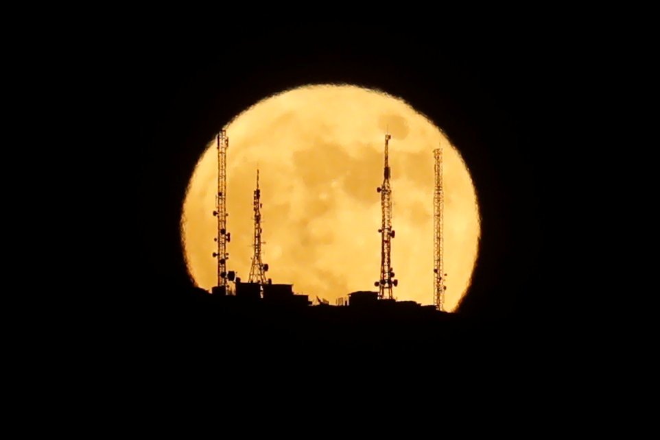image Moon &#8216;wobble,&#8217; climate change seen as driving coastal flooding in 2030s