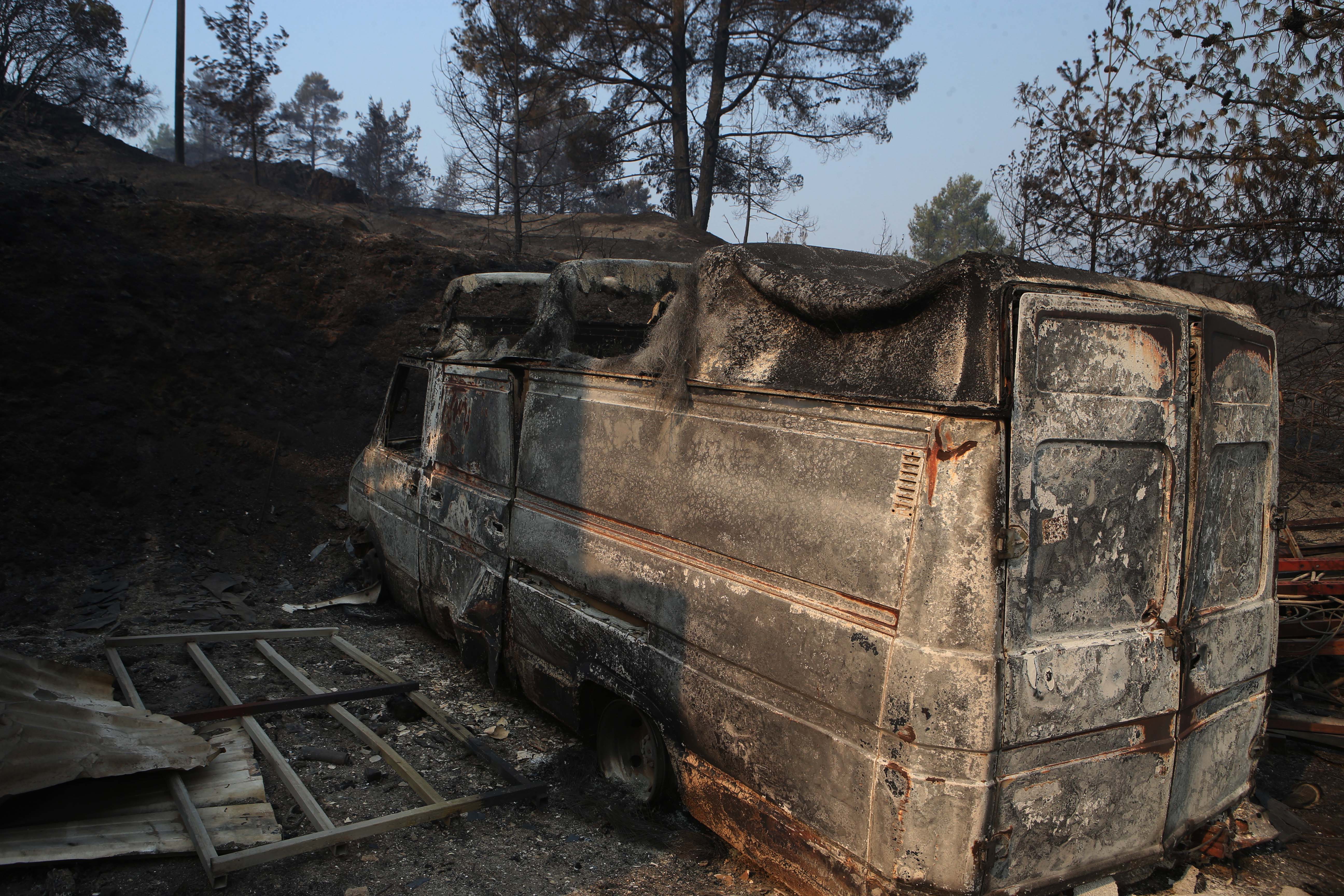 image Four dead after fire, communities now deemed safe, authorities counting cost of damages (Update 6)