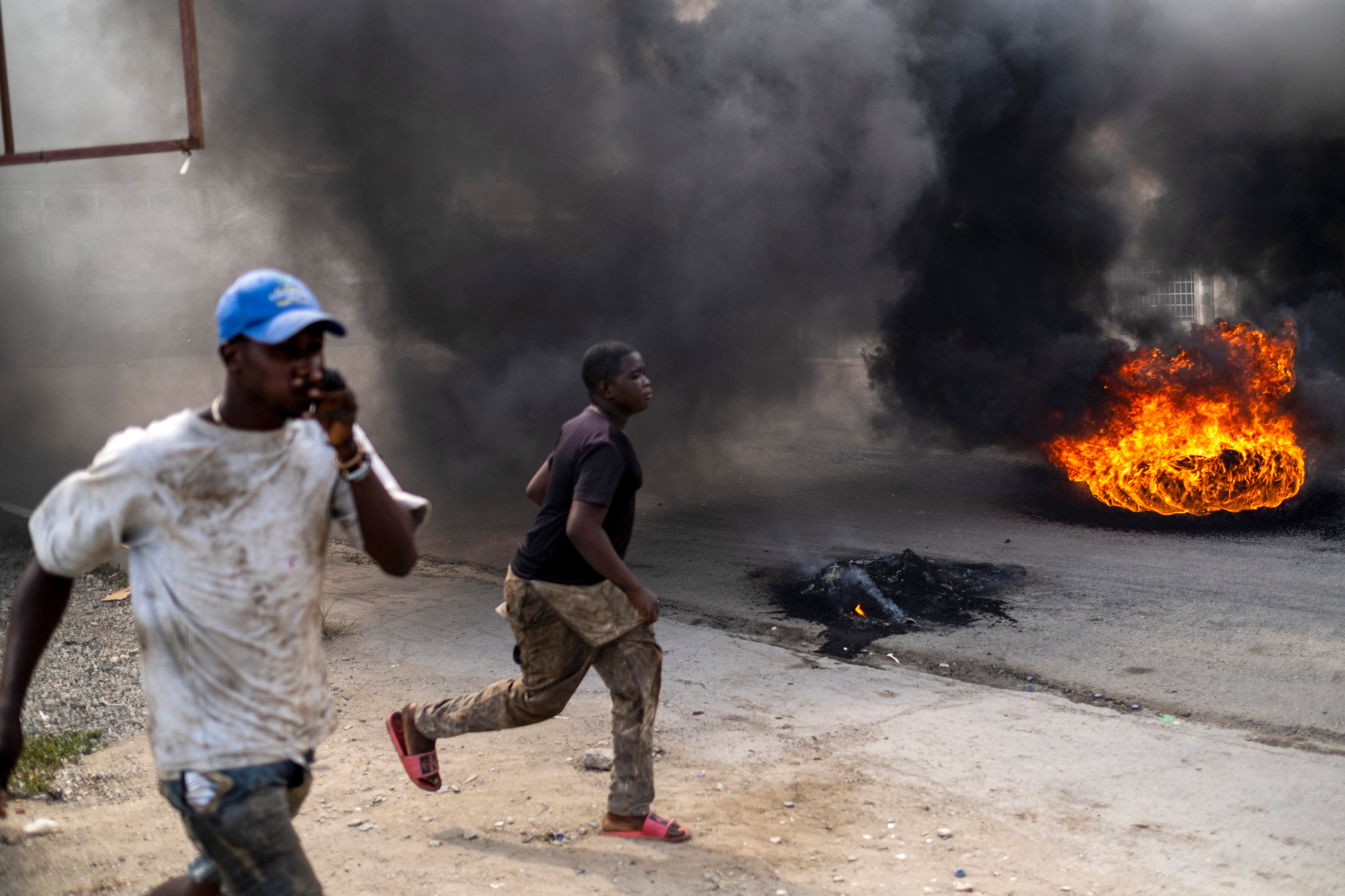 image Violent protests mar funeral of slain Haiti president