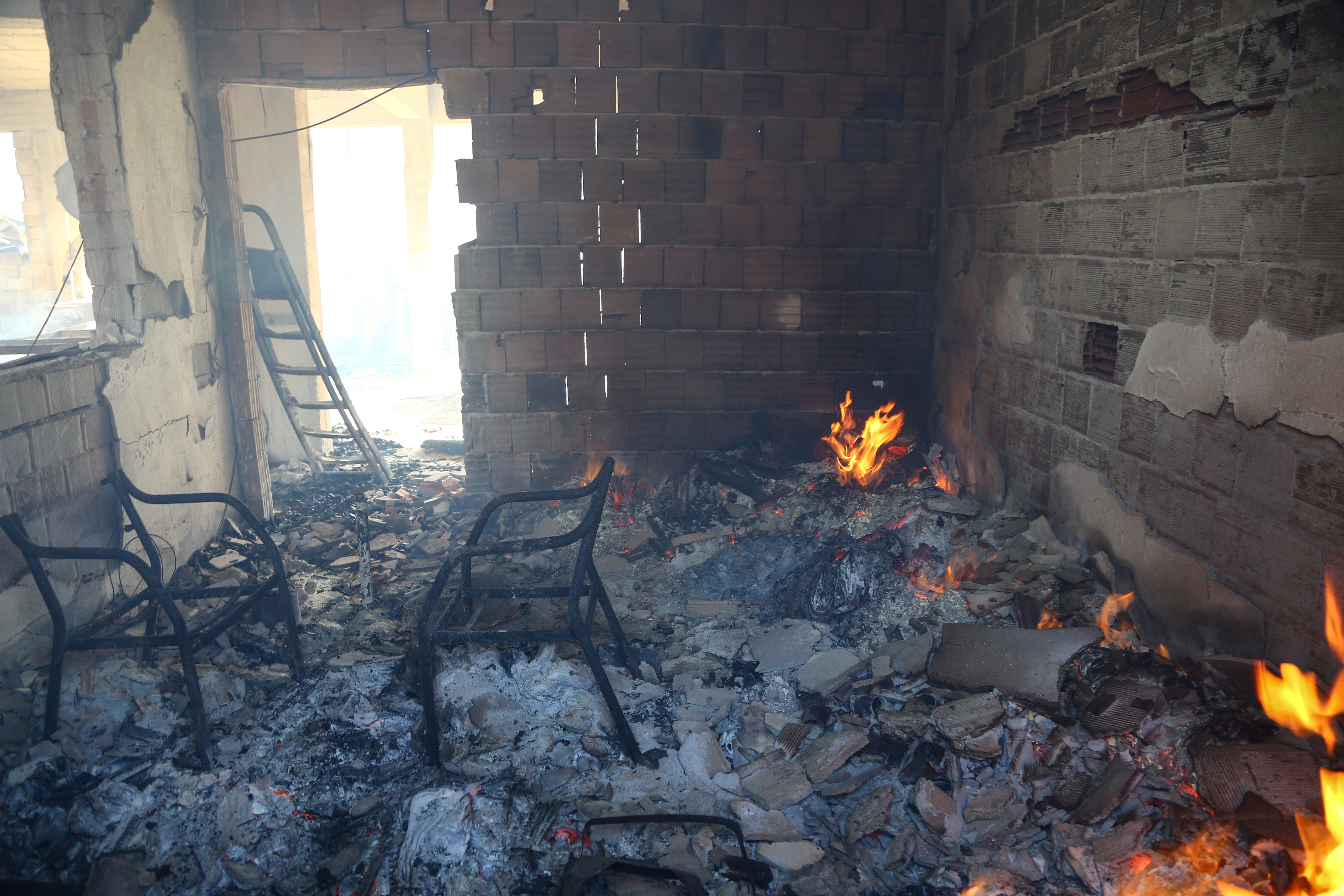 image One dead, 10 people stranded in south Turkey wildfire