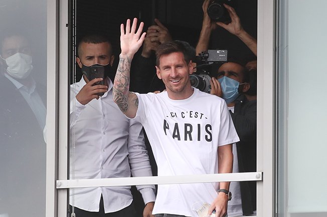 image Messi signs for PSG after leaving Barcelona