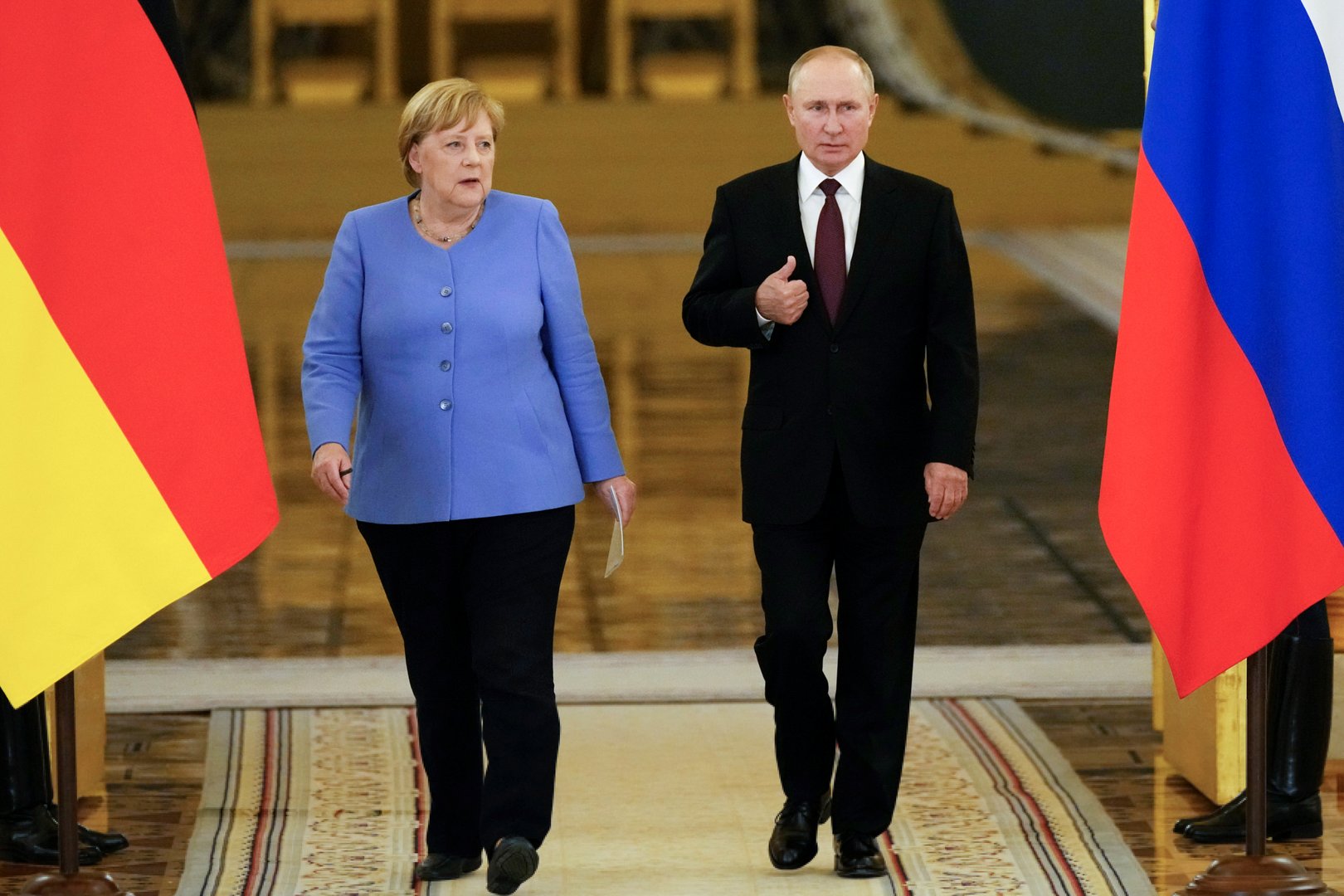 image Merkel, Putin clash over Navalny on her last trip to Russia