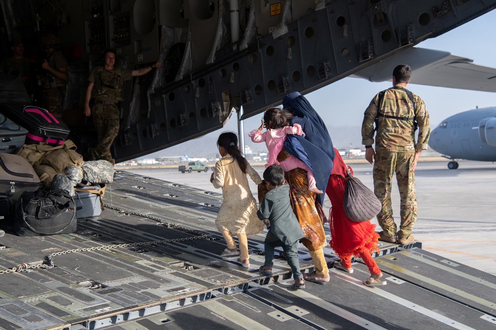 image Afghans told to avoid Kabul airport as terror attack threat emerges (Update)