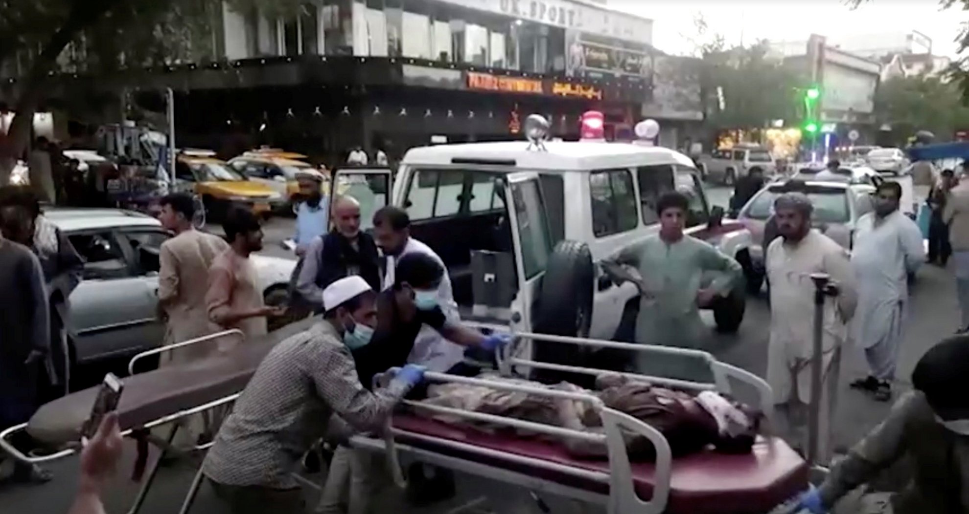 image Two Britons killed in Thursday&#8217;s Kabul attack, UK foreign minister says