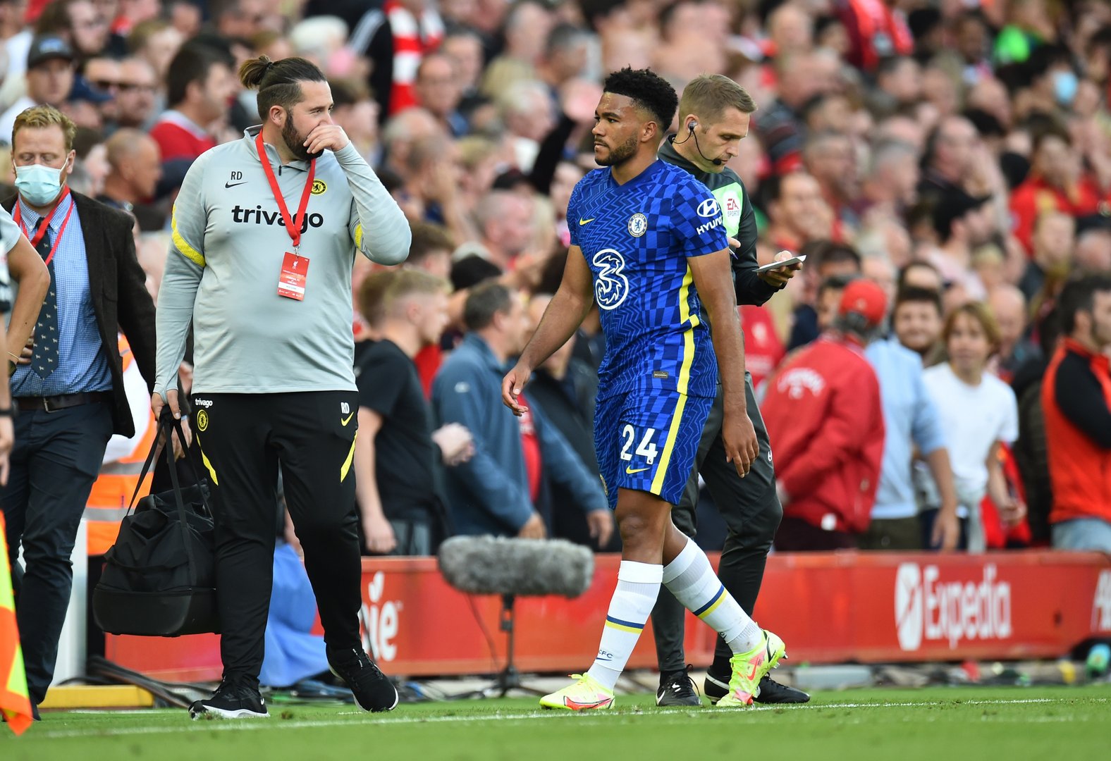 image Ten-man Chelsea hold on for point at Liverpool