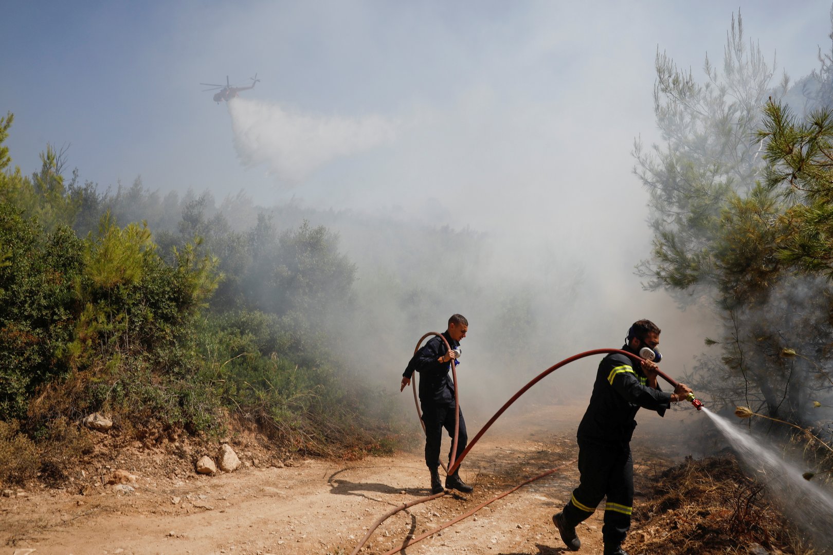 image Athenians told to stay inside as wildfires cloud city skies (Updated)