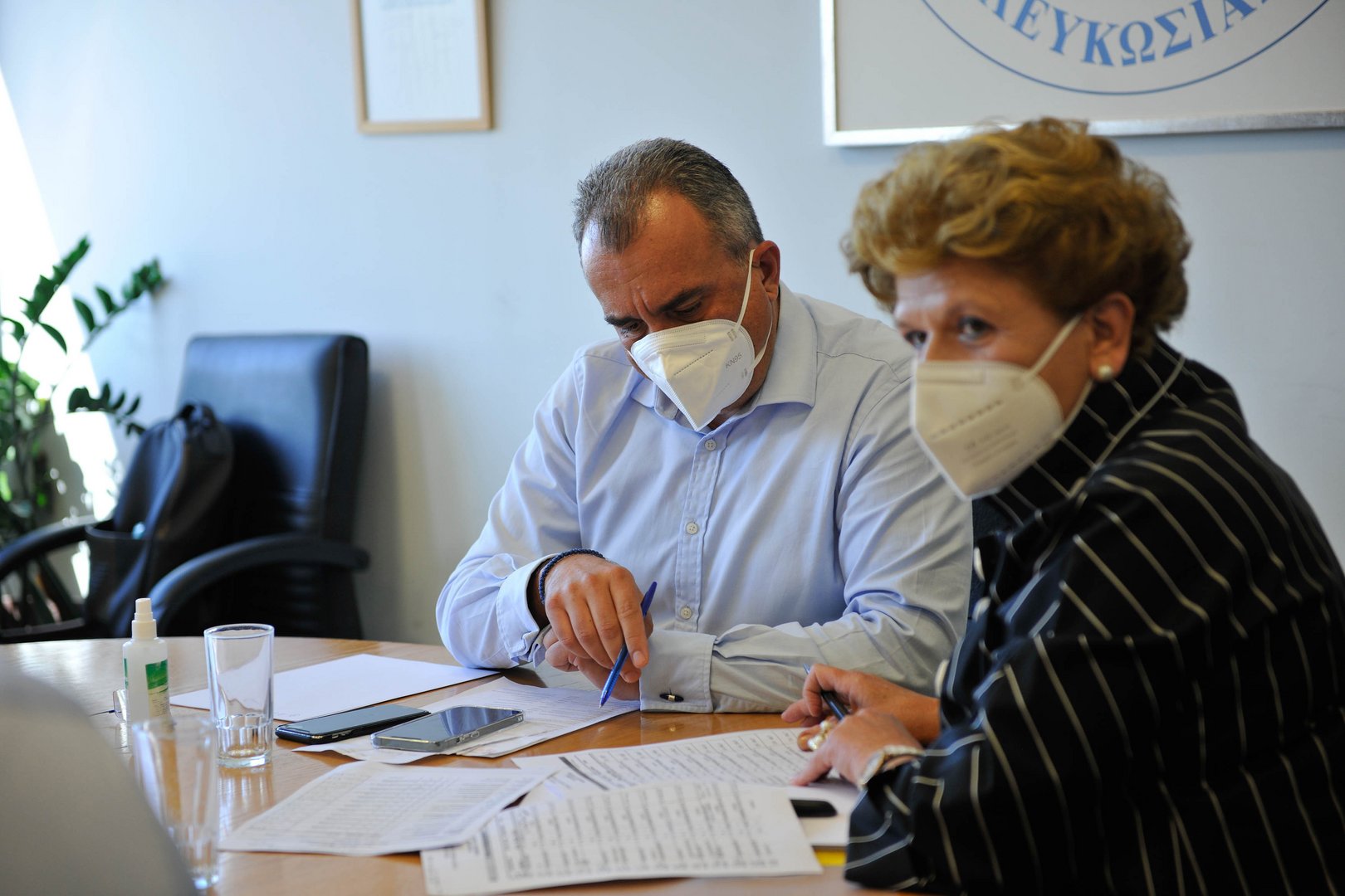 image Coronavirus: Health minister says hospital situation manageable