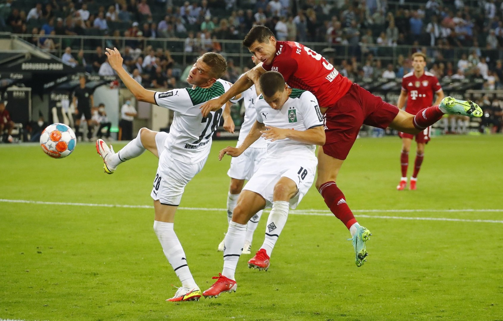 image Bayern Munich battle back for draw in Bundesliga opener against Gladbach