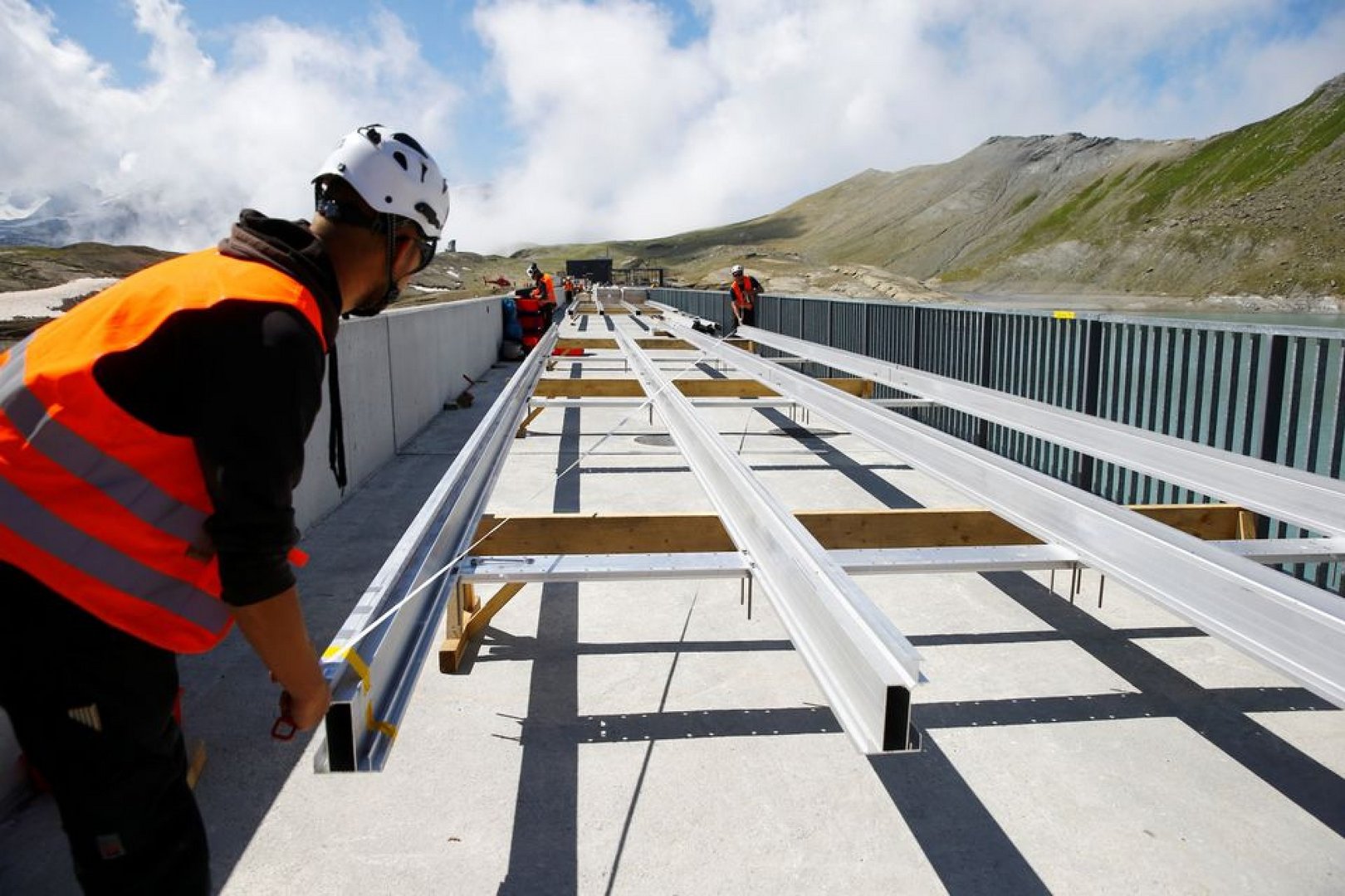 image Switzerland makes massive investment in Alpine solar projects