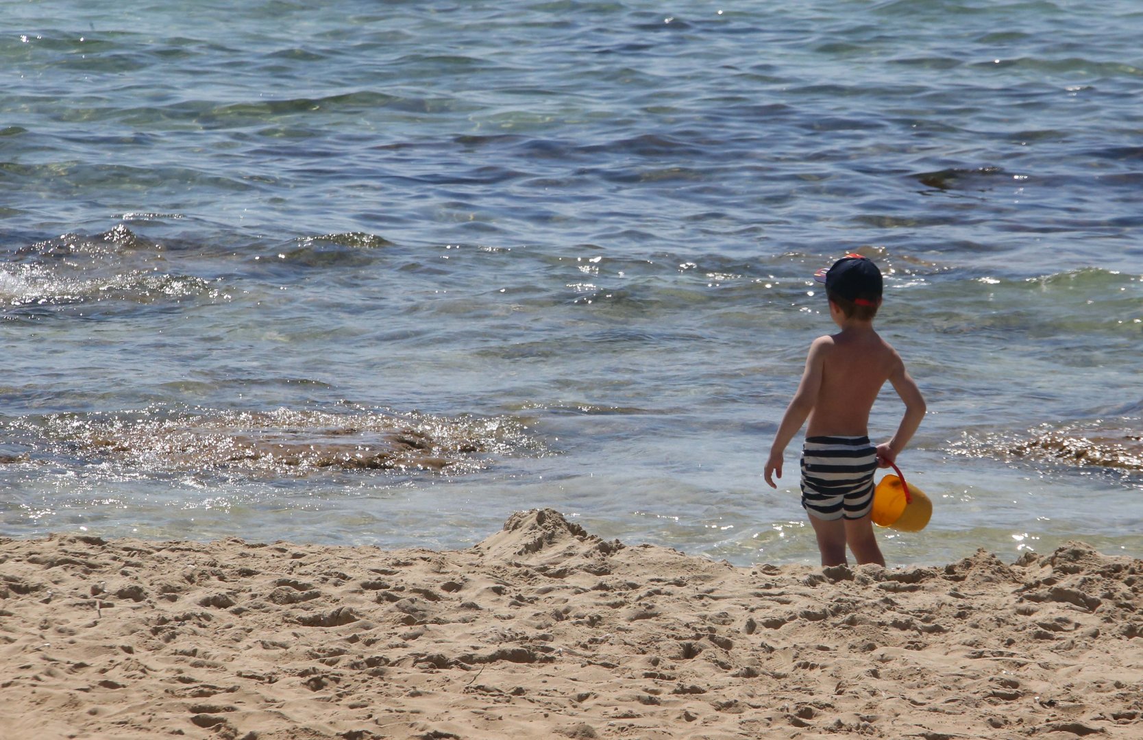 image Yellow alert as heat wave drags on