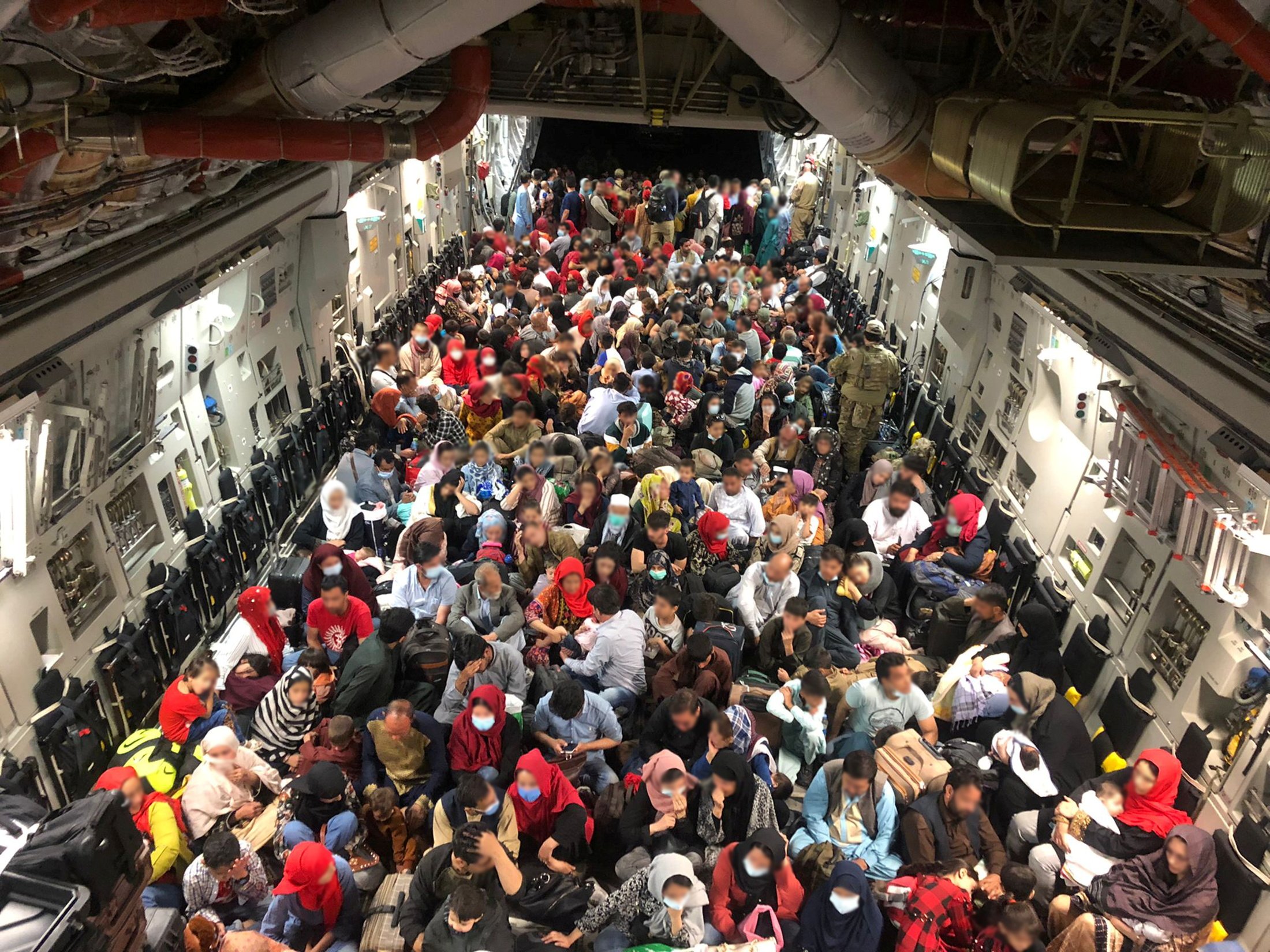 image Afghanistan faces humanitarian crisis as airlift deadline looms