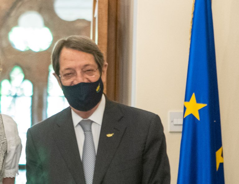 image Anastasiades to meet negotiating team