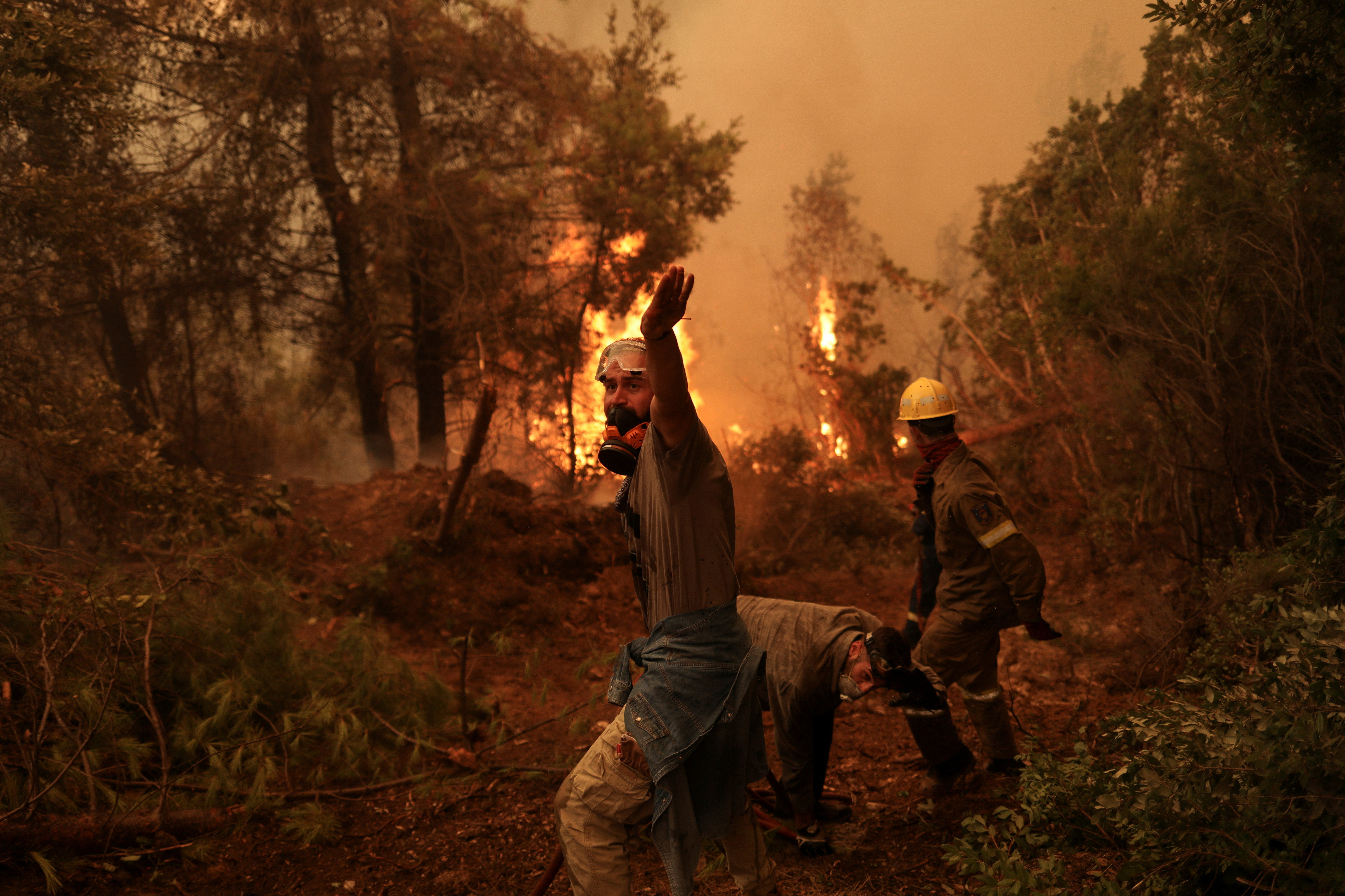 image Cypriot firefighter slightly injured in Greece fire, several prepare to return (Update 2)