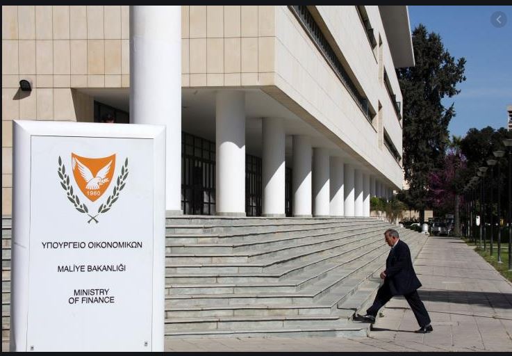 image Golden visas: audit office raises concerns over interior ministry&#8217;s response (Update)