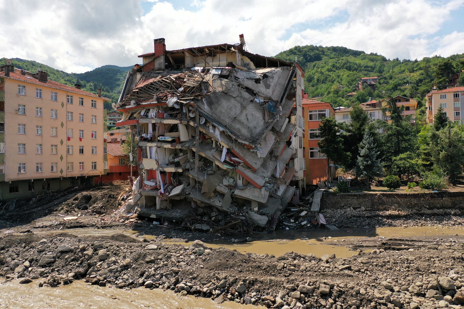 image Death toll rises in Turkey flood as search for missing continues (Updated)