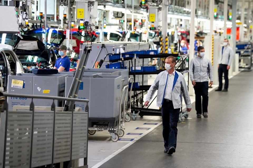 image Supply problems cause fall in German industrial output
