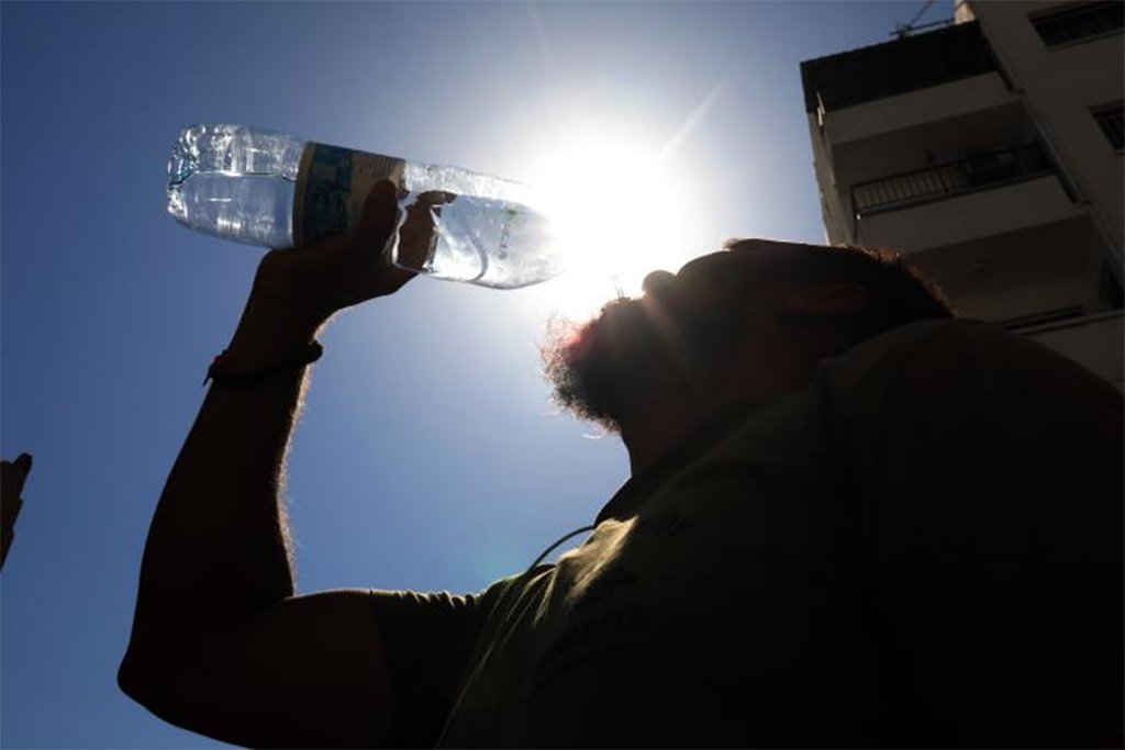 image Labour ministry warns of hot, humid weather affecting workers in next few days