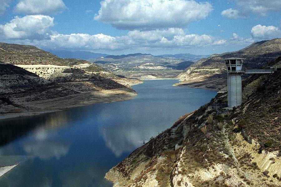 image Presidential candidate proposes innovative solution for water shortage, green energy