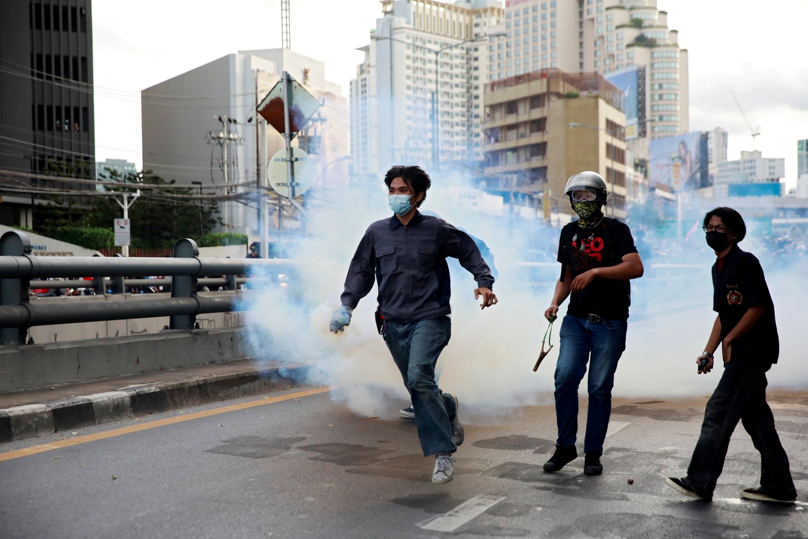 image Thai protesters defy detention of leaders to hold &#8220;car mob&#8221; rally