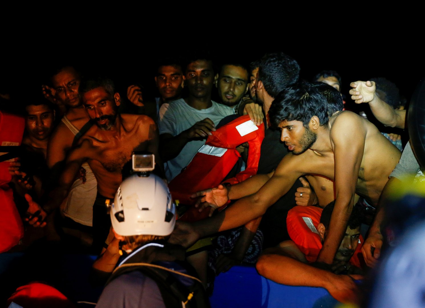 image Rescuers pull 394 migrants from dangerously overcrowded boat off Tunisia