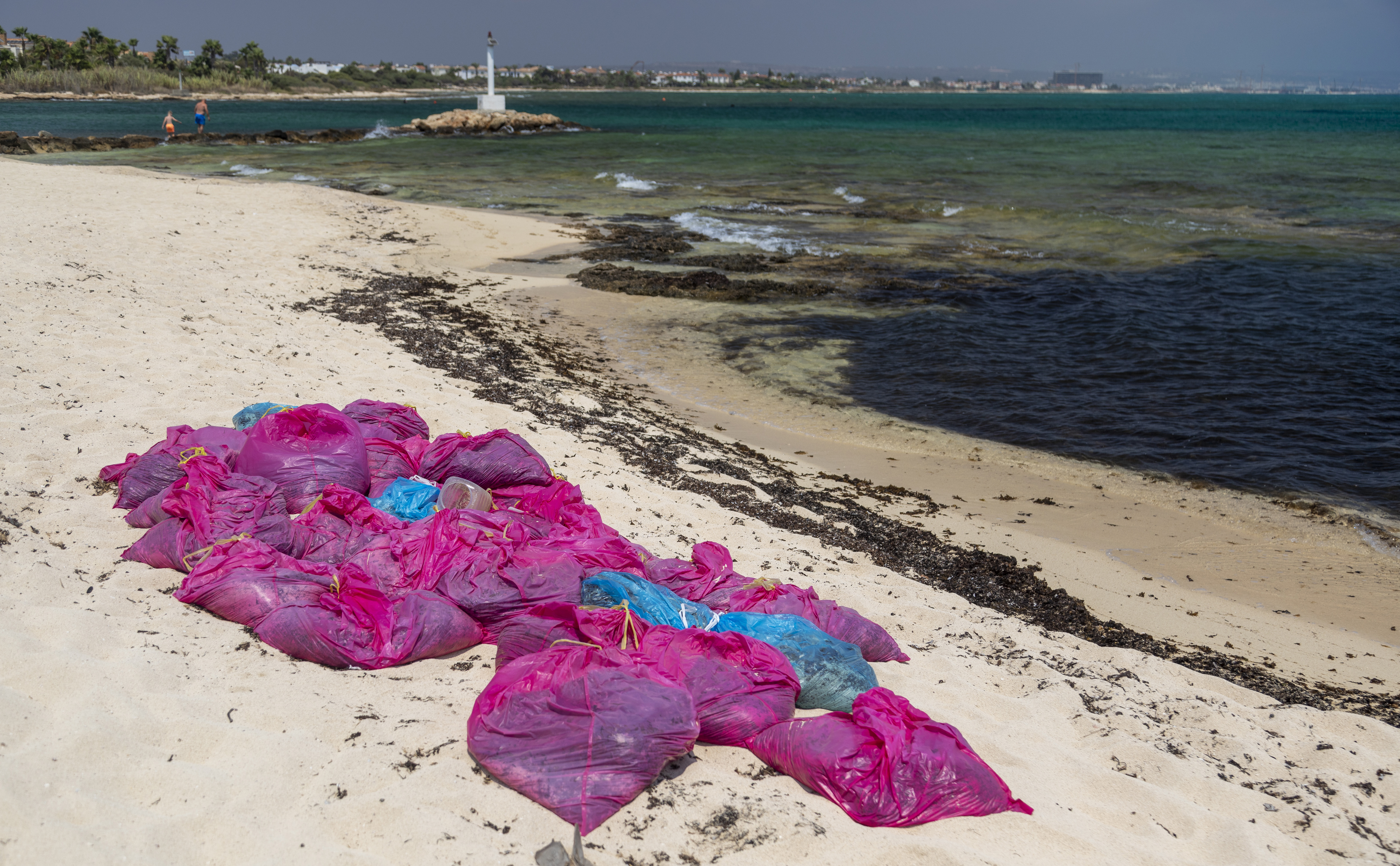 image Keeping beaches plastic free