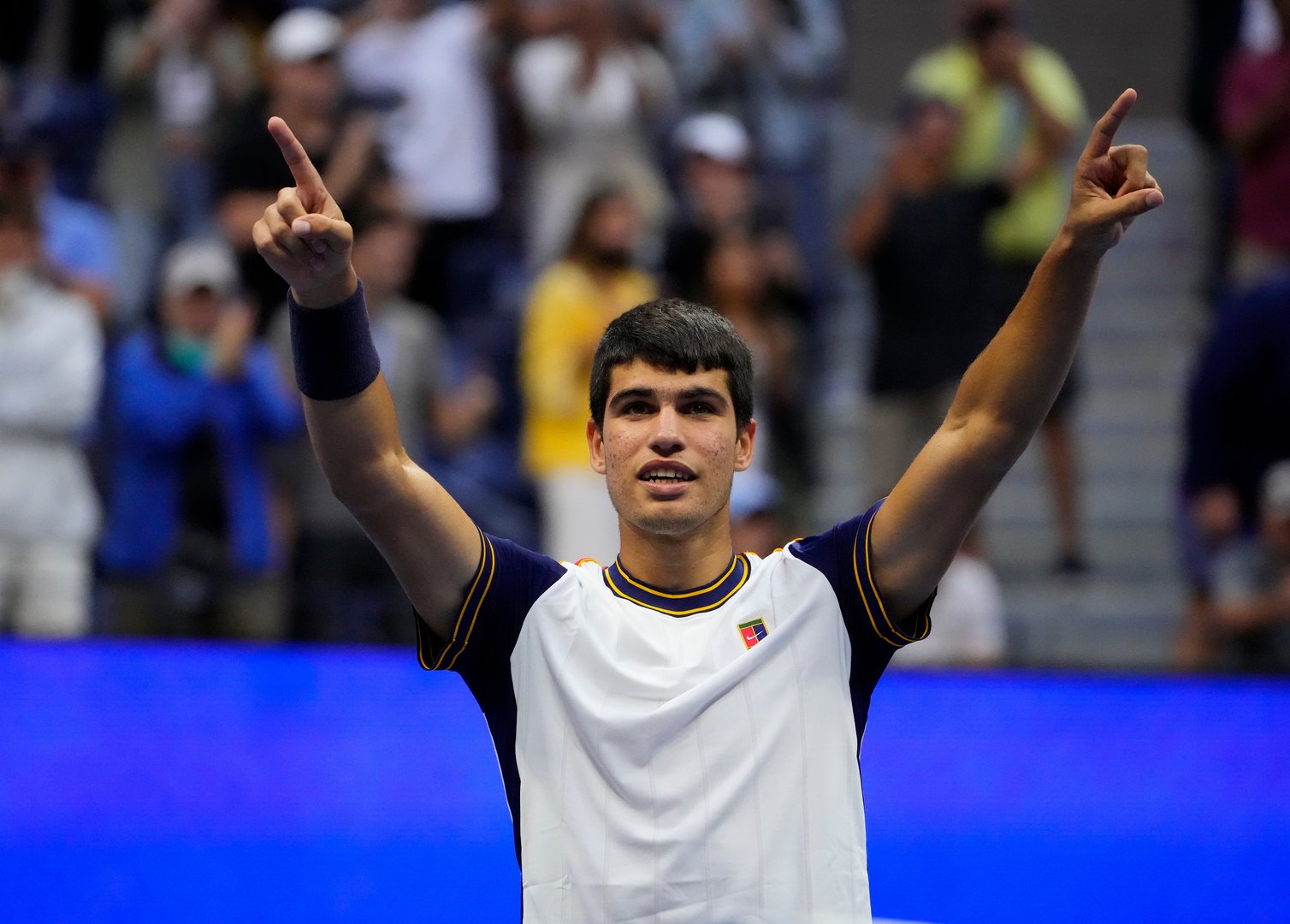 image Alcaraz upsets Tsitsipas to reach U.S. Open fourth round