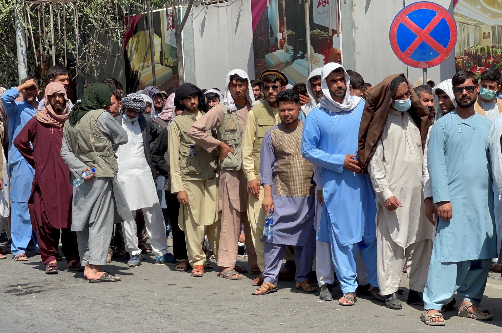 image One month after fall of Kabul, economic crisis stalks Taliban
