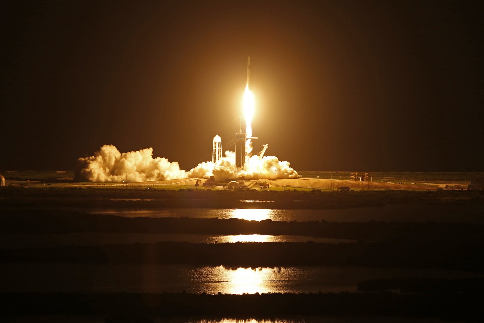 image First all-civilian crew launched to orbit aboard SpaceX rocket ship