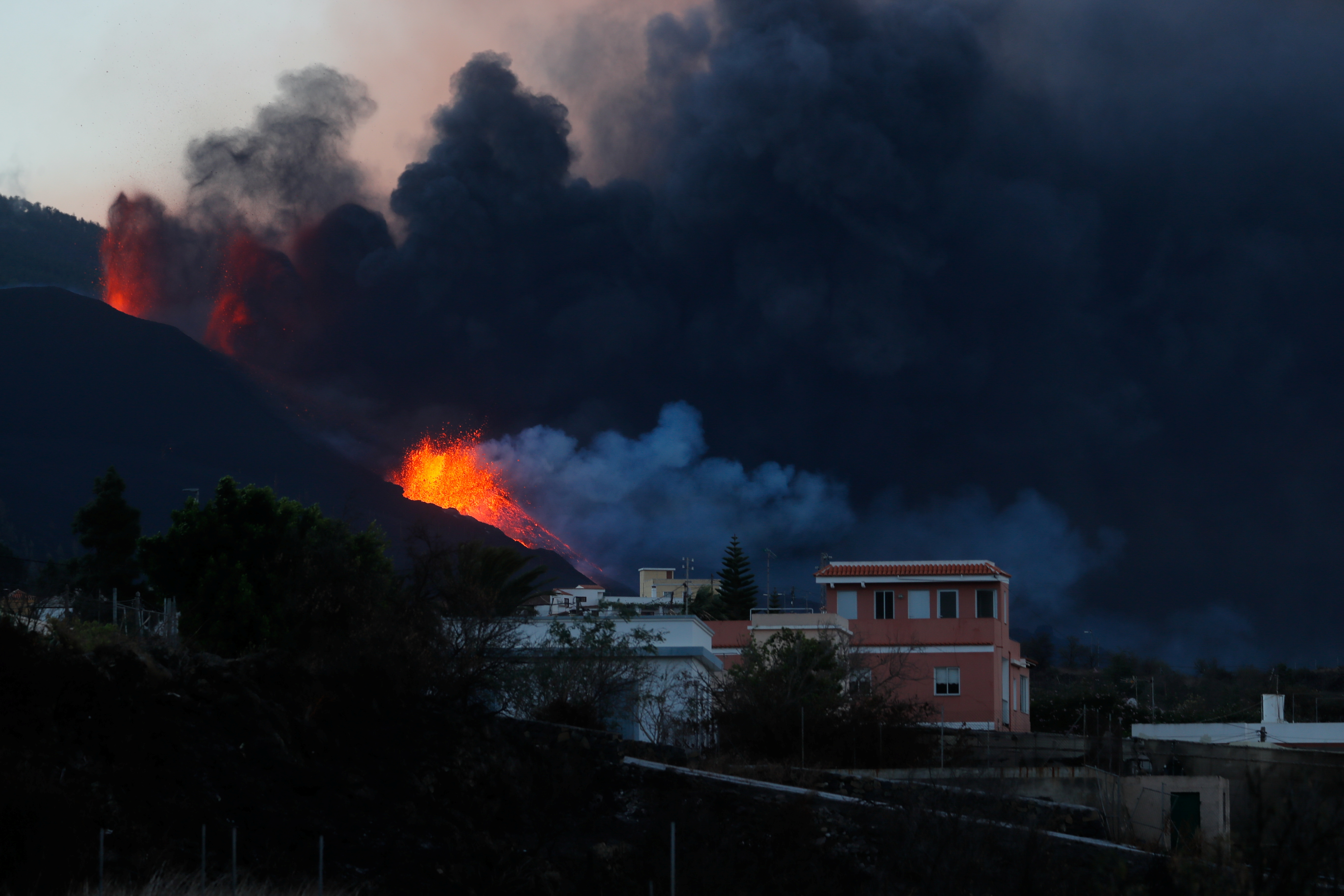 image La Palma inhabitants told to seal doors and windows to ward off toxic gases