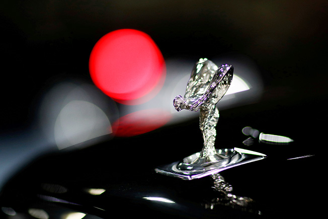 image Rolls-Royce to switch to all electric range by 2030