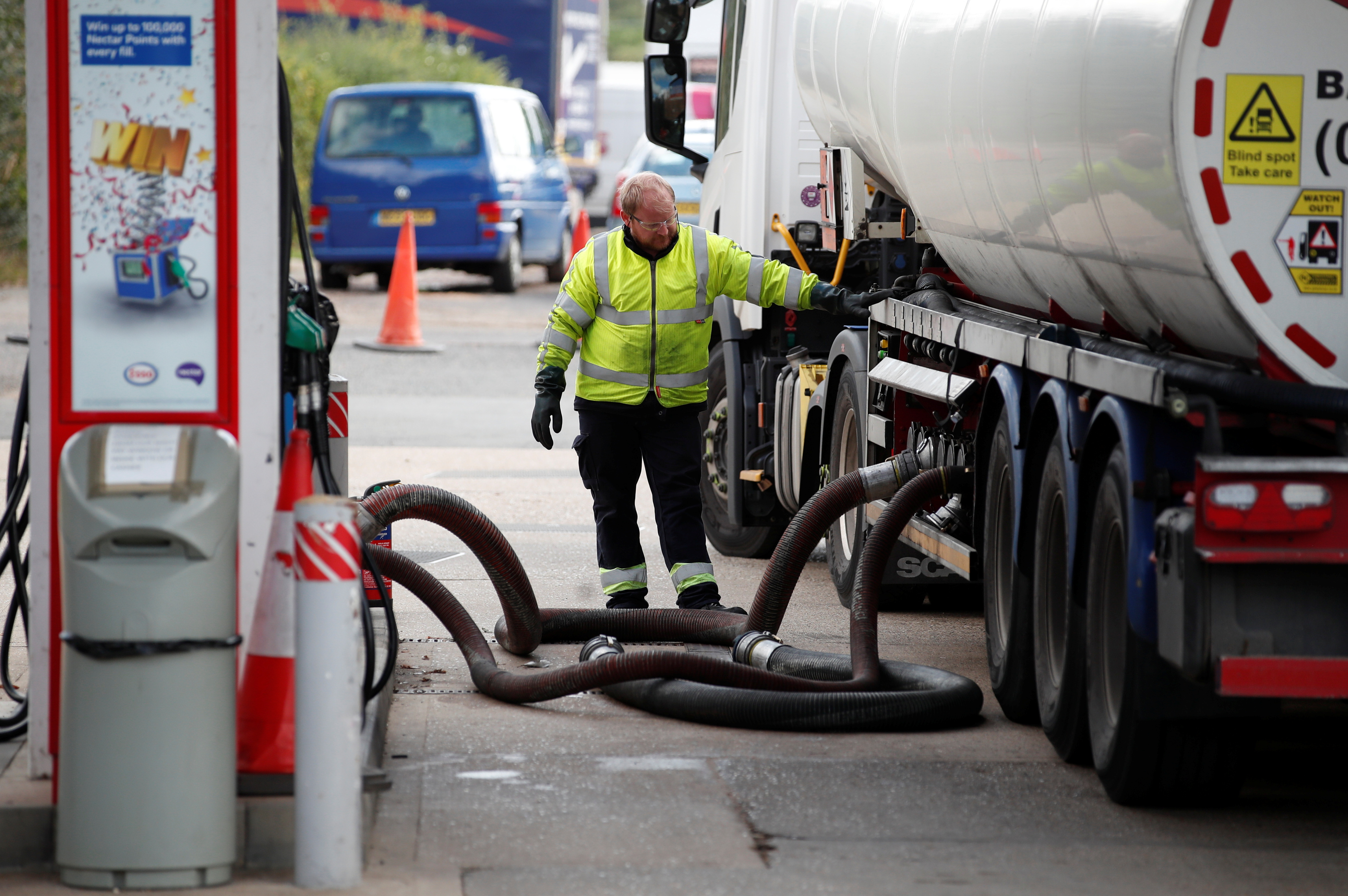 image Oil trades flat ahead of US inflation data