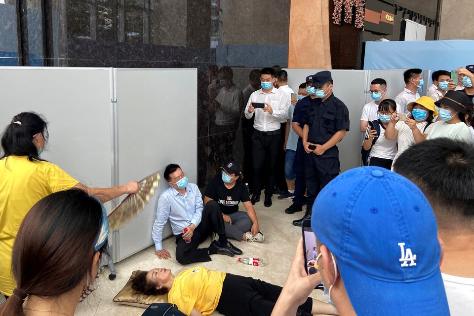 image Disgruntled China Evergrande investors crowd headquarters in protest