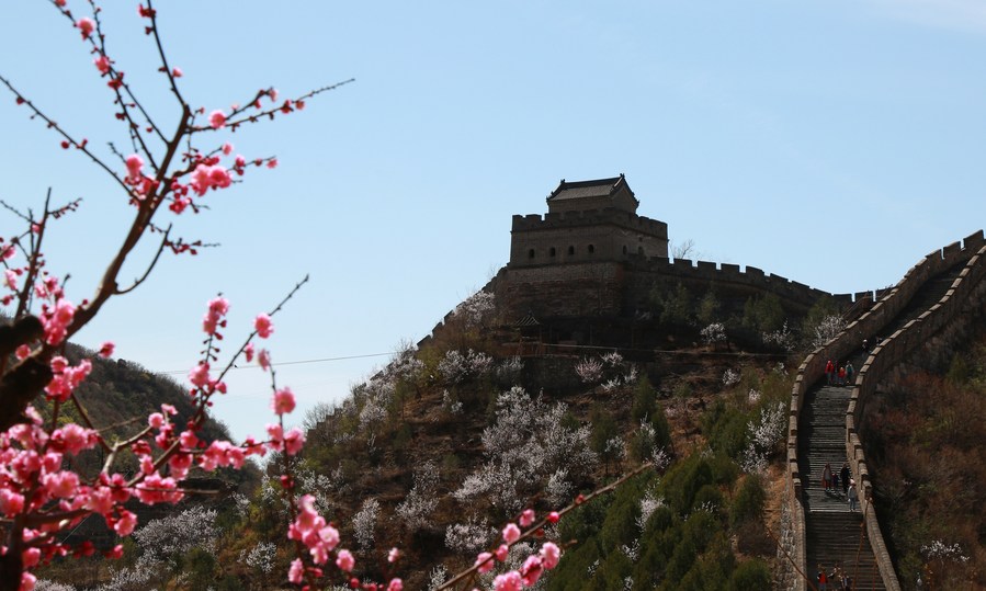 image Beijing launches 10 Great Wall tourist routes