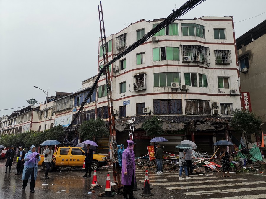 image 6.0 magnitude earthquake shakes Sichuan, kills 3