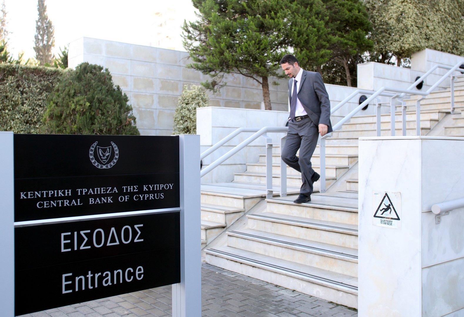 image Central Bank calls for more due diligence for the politically exposed