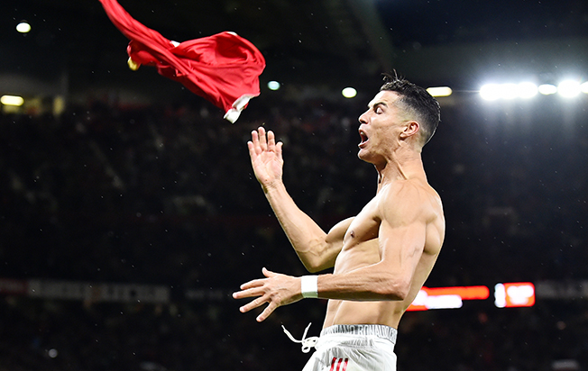 image Ronaldo late show gives Man United win over Villarreal