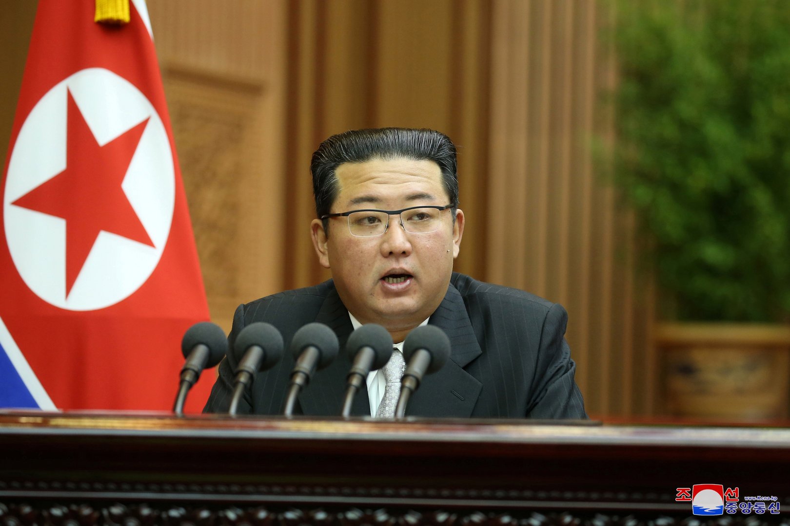 image N.Korea&#8217;s Kim offers to reopen inter-Korean hotline, slams U.S. &#8216;hostile policy&#8217;