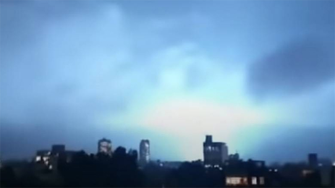 image &#8216;Apocalypse&#8217;: rare lightning adds to quake awe in Mexico